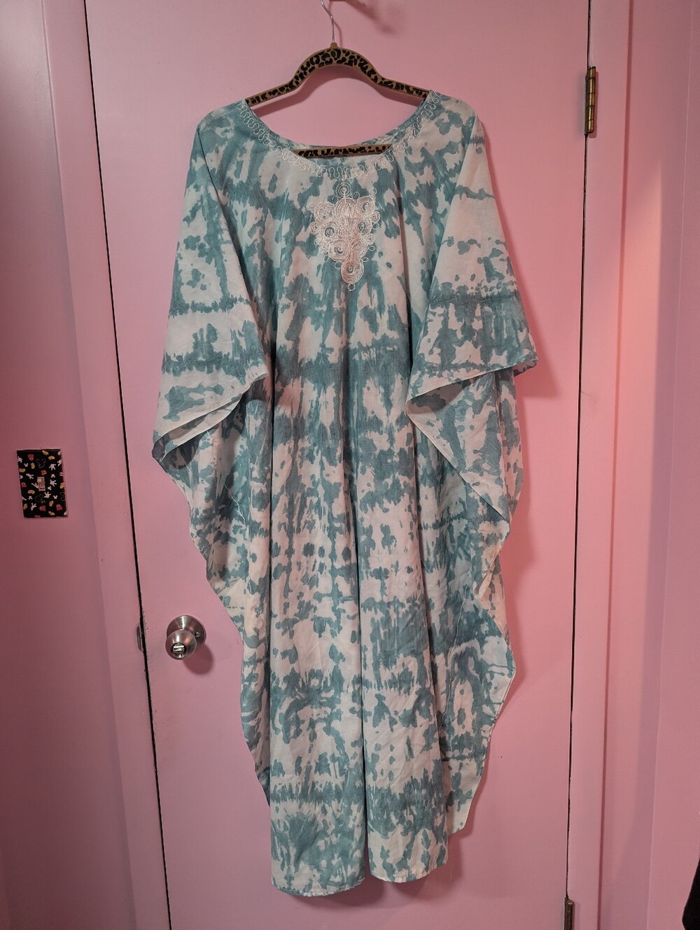 Vintage Flowy Tie-Dye Kaftan with Embroidered Neckline